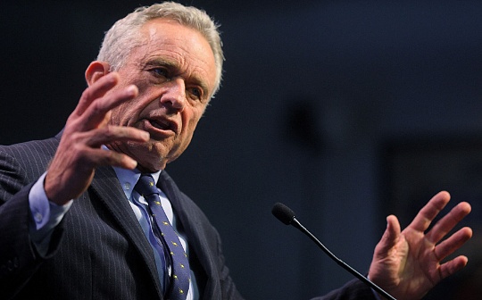 你好，加密货币挖矿是一个技术性较强的领域。关于如何获得iLV代币，建议您访问其官方网站或查阅项目的官方白皮书和文档，以获取最准确、最安全的官方指引。通常，这涉及参与其特定的链上活动，如提供流动性、质押或参与治理，而非传统意义上的“挖矿”。
重要提示：加密货币投资风险极高，请您务必：*从官方渠道核实信息，谨防虚假网站和诈骗。深入学习理解项目的经济模型和技术原理。明确认知风险，价格波动剧烈，可能损失全部本金。投资前，请确保您已充分了解相关知识并评估自身风险承受能力。
